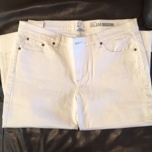 New York & Company Jeans - White Denim Cropped Capris size 14 New York & Company Jeans - White Denim Cropped Capris size 14